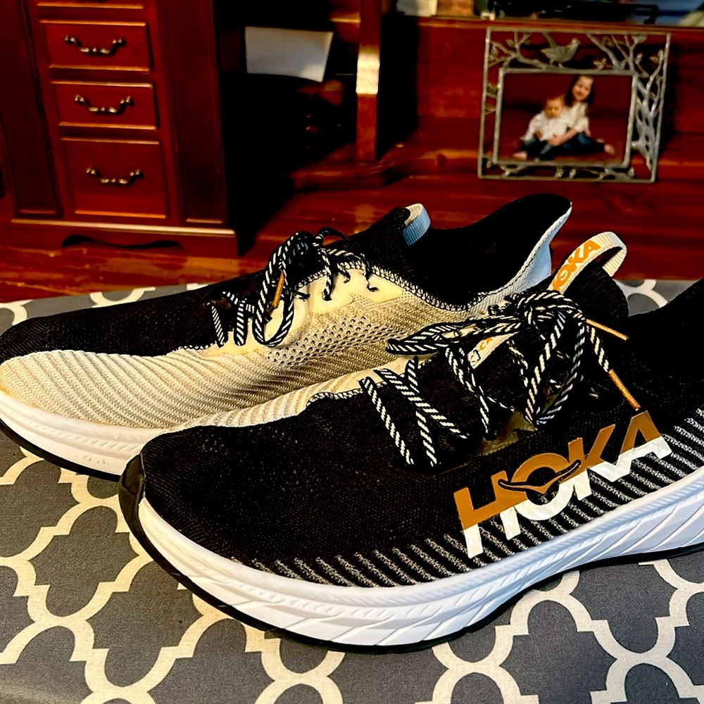 Mens Hoka running sneakers, lightly used, in great condition